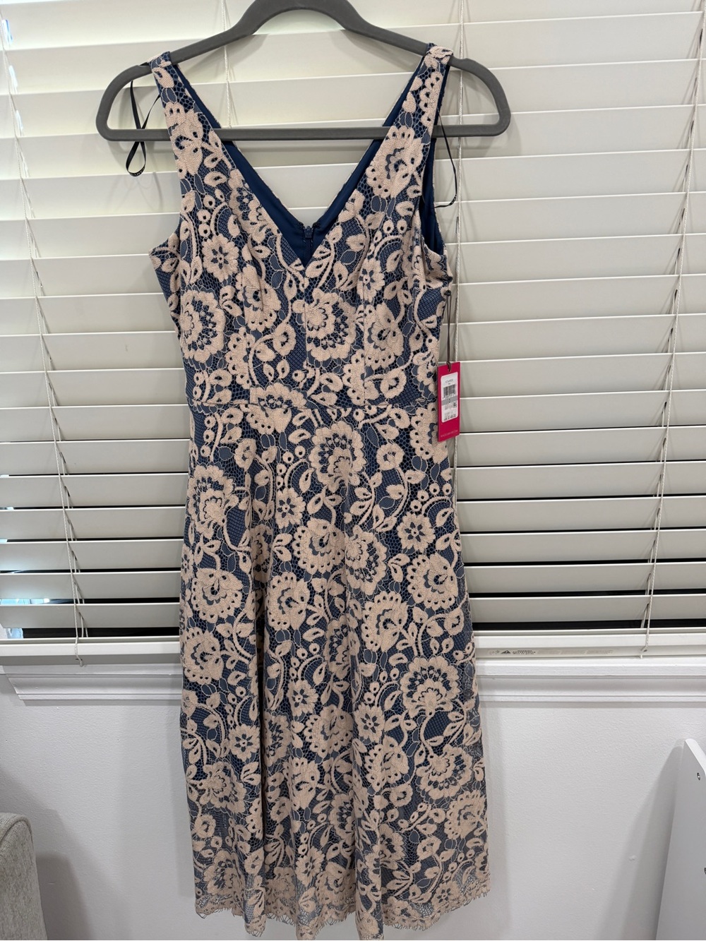 Moving sale!! 🔴 Vince Camuto Navy Dress with Beige Floral Lace Midi